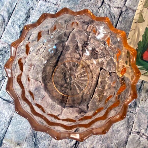 Vintage Pink Depression Serving Bowls Set of 4 Cube Pattern Scalloped Edges - Picture 3 of 6